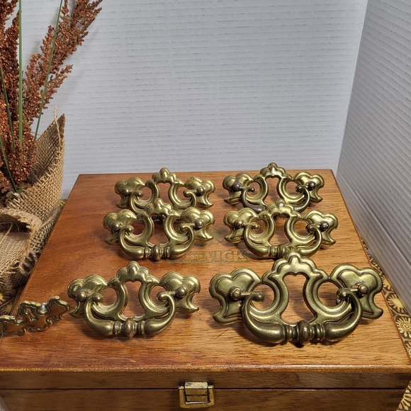 Vintage ILCO Unican Batwing Cutout Drop Bail Brass Drawer Pulls and Key Plate - Picture 5 of 16